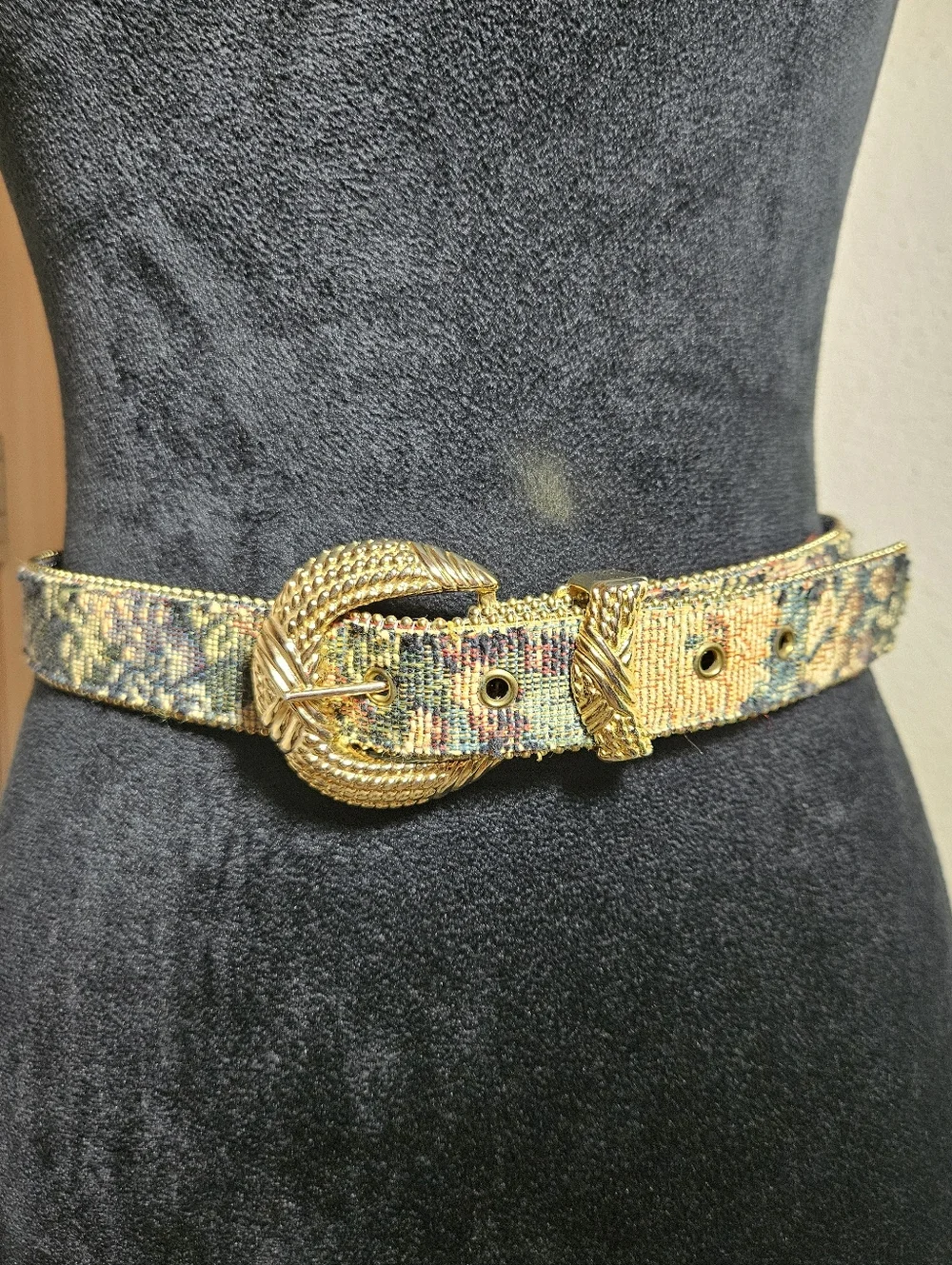 Vintage Women's Floral Tapestry Statement Belt With Gold Buckle Size S
